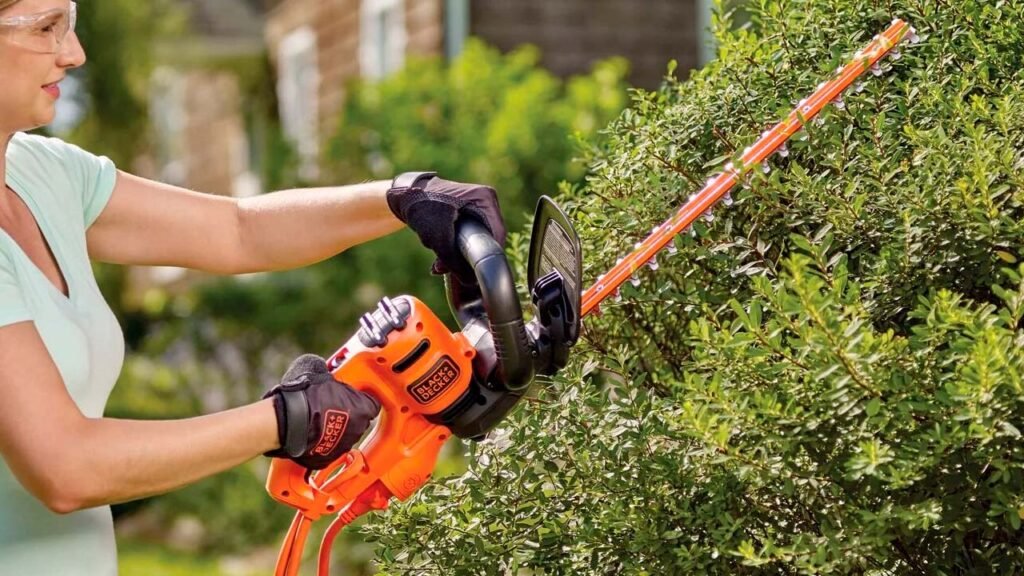 Black+Decker Corded Hedge Trimmer